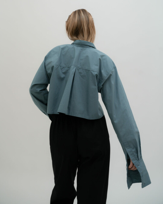 The Cropped Shirt Blue_abbildung_model_bildnr3