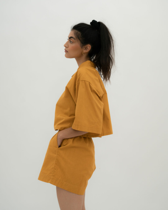 The Cropped Shirt Short Sleeve Dusty Orange_abbildung_model_bildnr3