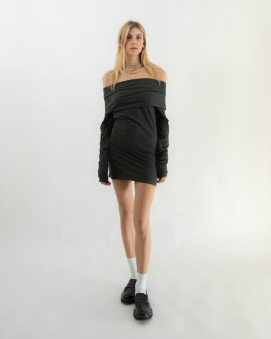 The Off-Shoulder Dress Grey_abbildung_model_bildnr1