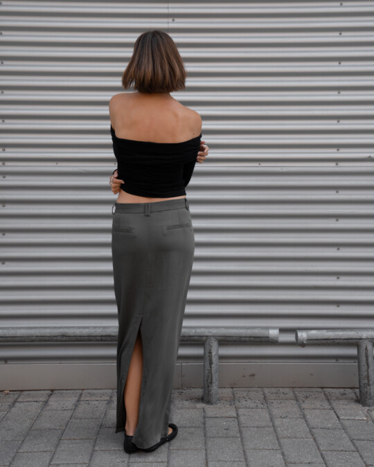 The Maxi Skirt Green Grey_abbildung_model_bildnr2