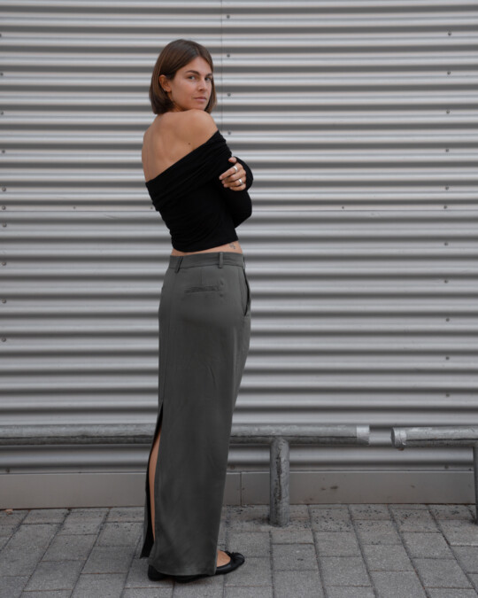 The Maxi Skirt Green Grey_abbildung_model_bildnr1