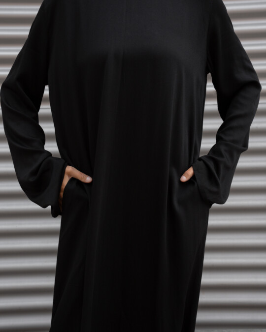 The Maxi Dress Black_abbildung_model_bildnr5