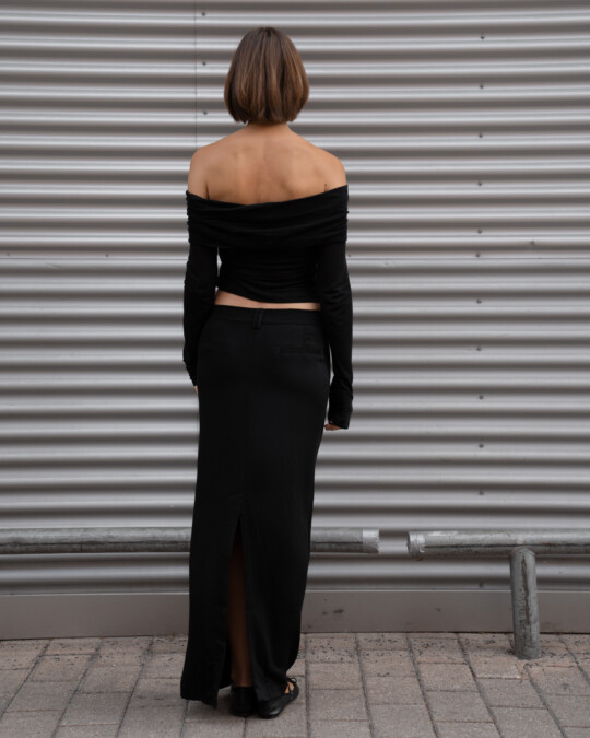 The Maxi Skirt Black_abbildung_model_bildnr3