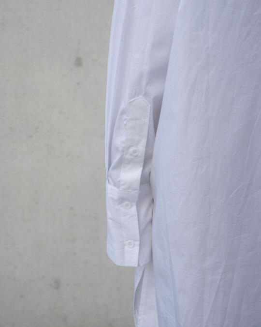 The Shirt Dress White_abbildung_model_bildnr5