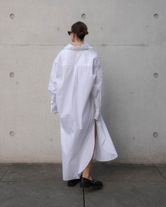 The Shirt Dress White_abbildung_model_bildnr2