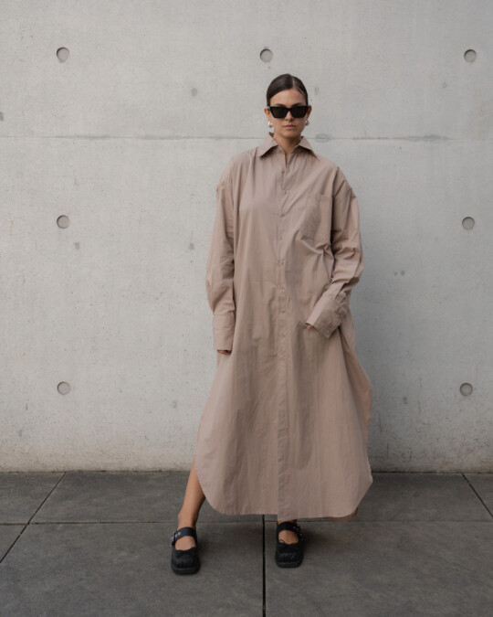 The Shirt Dress Taupe_abbildung_model_bildnr0