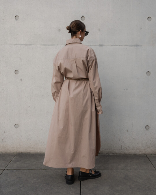 The Shirt Dress Taupe_abbildung_model_bildnr6