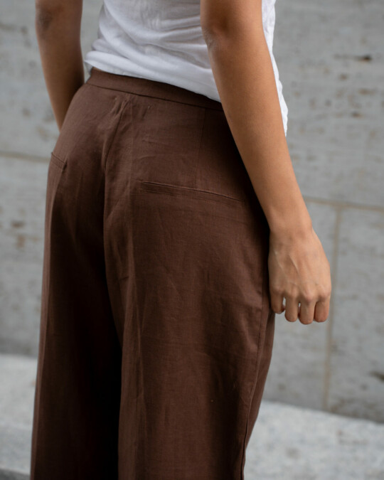 The Short Linen Pants Brown_abbildung_model_bildnr2