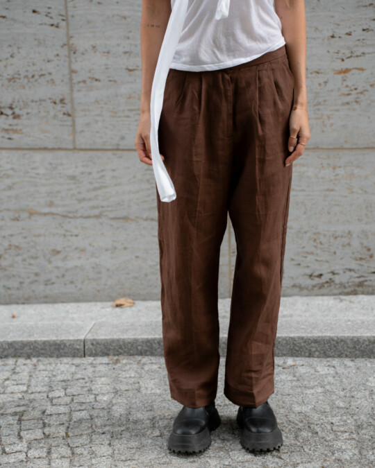 The Short Linen Pants Brown_abbildung_model_bildnr4